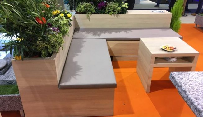 Table basse et canapé au Stand de Paris