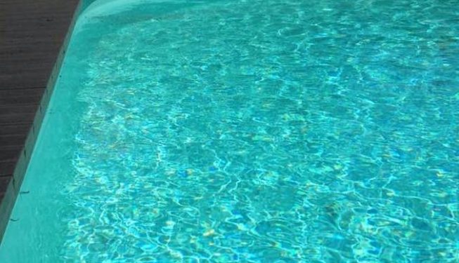 Terrasse devant de piscine