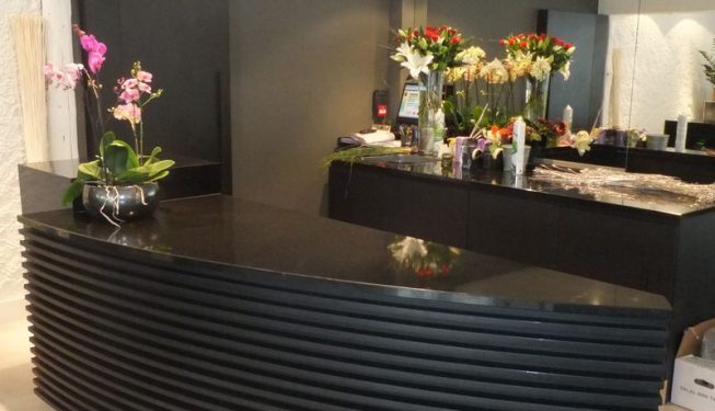 Agencement magasin fleuriste noir