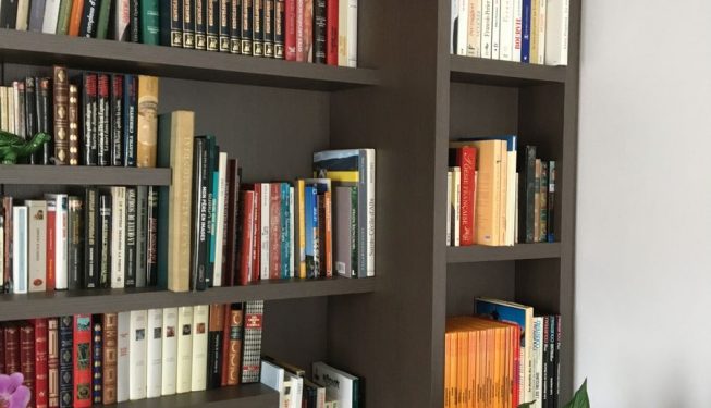 Bibliothèque couleur chocolat