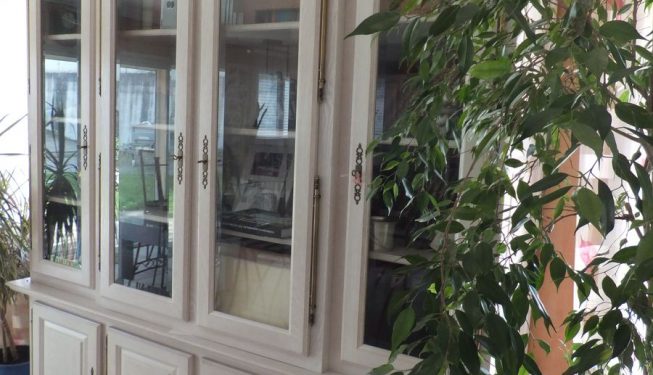 Bibliothèque en bois massif blanc