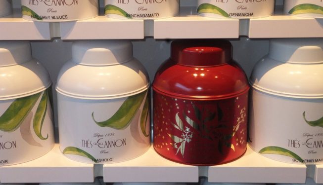 Zoom sur les pots de thé de la brasserie Thé ou Café