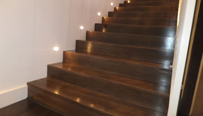 Bas de l'escalier de la brasserie Thé ou Café