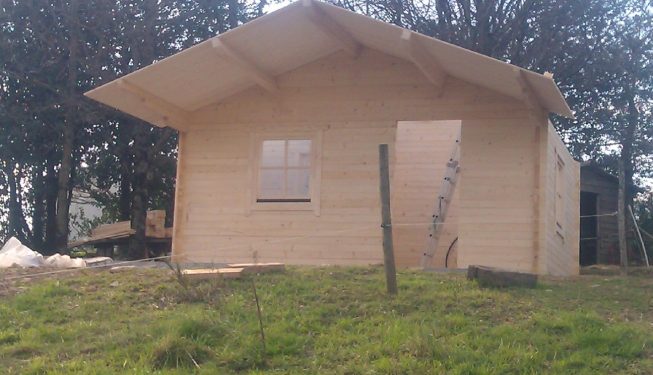 Chalets en bois en cours de construction