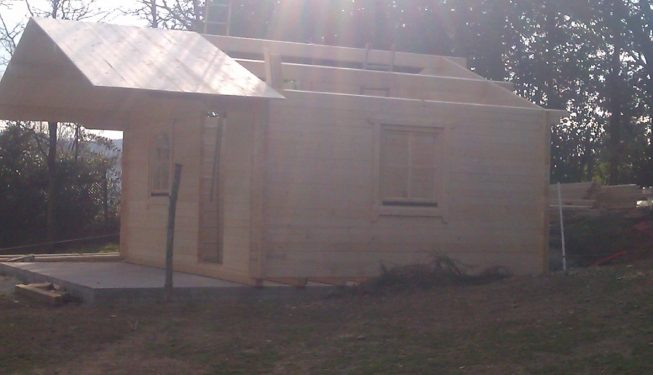 Chalets en bois en cours de construction