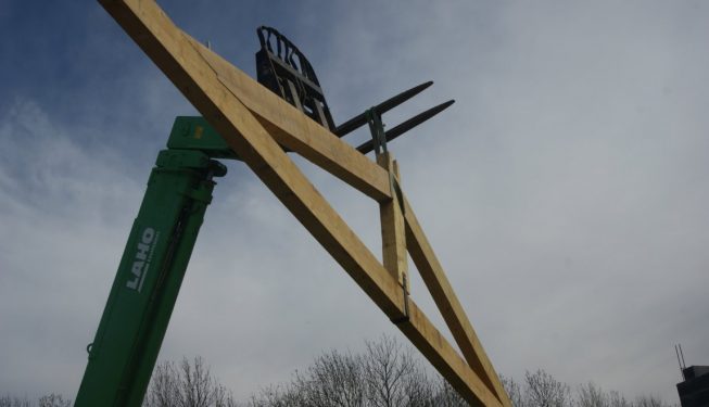 Montage charpente de fermes au télescopique