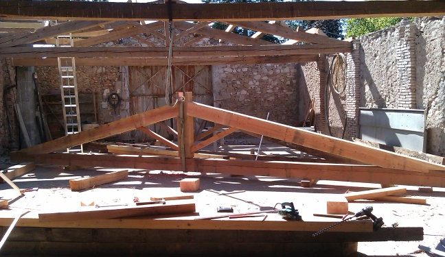 Charpente de fermes au sol