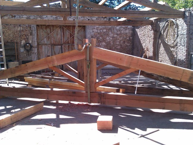 Charpente de fermes au sol