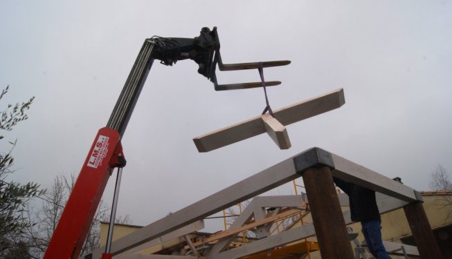 Montée de charpente rabotée avec télescopique