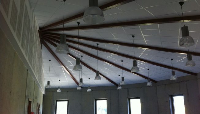 Intérieur de charpentes dix pentes