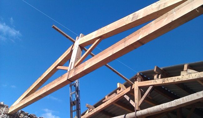 Montage charpente de fermes au télescopique