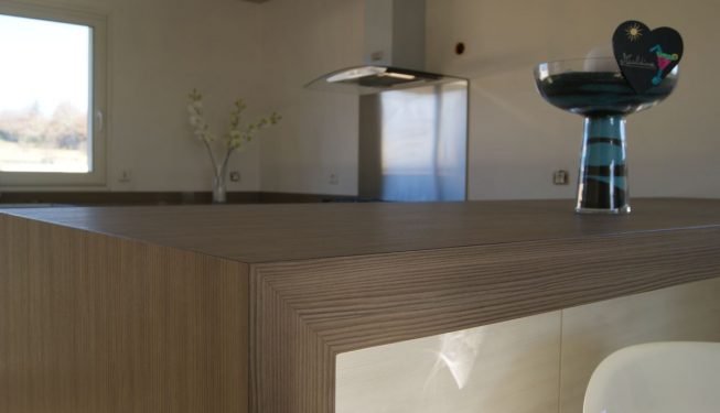 Zoom cuisine claire, dessus pierres minérales