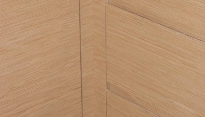 Zoom meuble de cuisine Hubler chêne, dessus granit noir