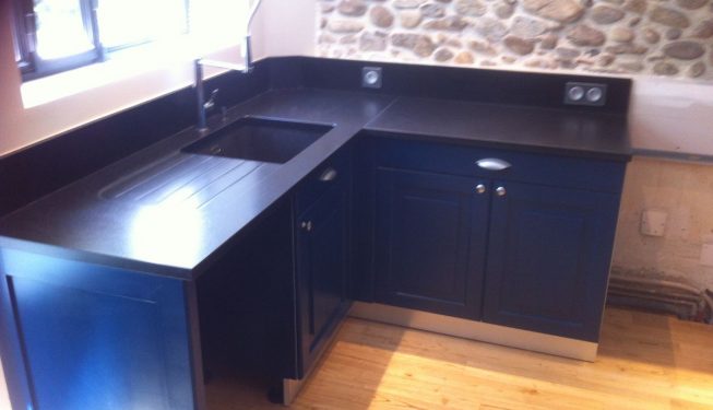 Evier de cuisine menuisée bleue