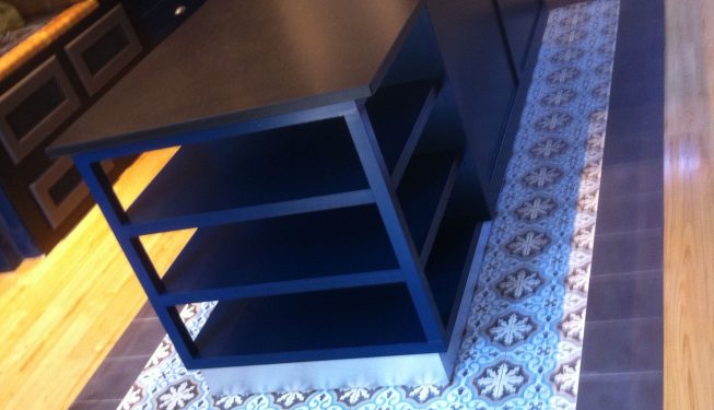 Table de cuisine menuisée bleue