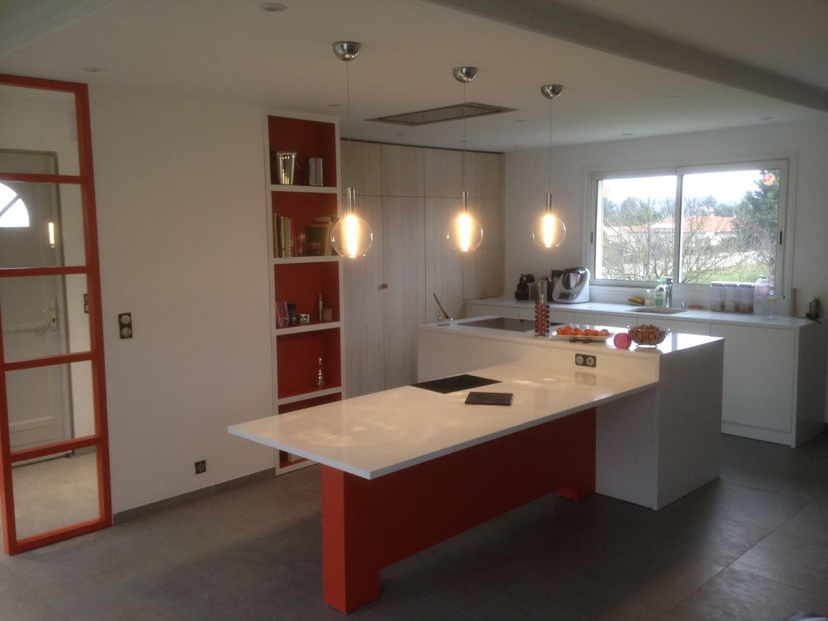 Grande table centrale cuisine Orange et Blanc brillant